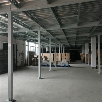 Odolná kovová platforma