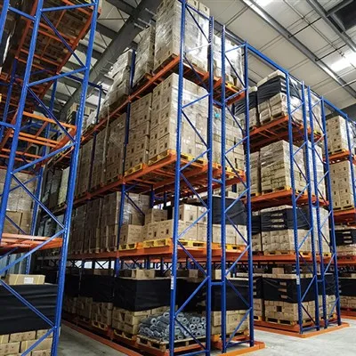 Môžu byť regály s úzkymi uličkami použité v sklade potravín?